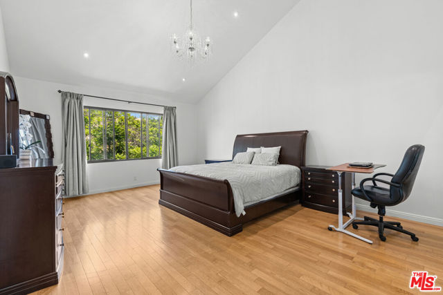 1506 S Bentley Avenue, Los Angeles CA: https://media.crmls.org/mediaz/f33063a8-d64a-4c14-96de-bbefea62e26b.jpg