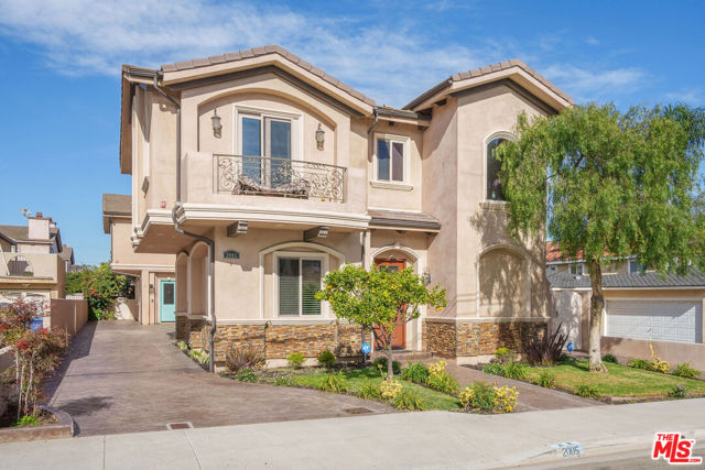 2005 Robinson Street, Redondo Beach, California 90278, 4 Bedrooms Bedrooms, ,3 BathroomsBathrooms,Residential,For Sale,Robinson,26638819