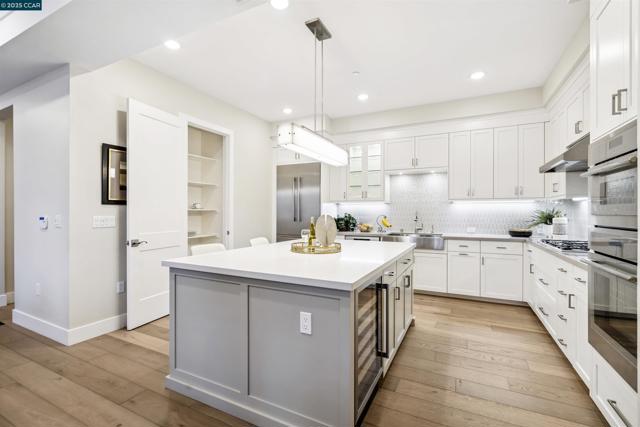20 Woodbury Highlands Court, Lafayette CA: https://media.crmls.org/mediaz/f3307caa-0f8e-450a-becc-7a8fa13da0ad.jpg