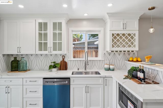 1555 Terry Way, Pleasant Hill CA: https://media.crmls.org/mediaz/f3313c95-63b3-4074-aef0-198e2d6848a5.jpg