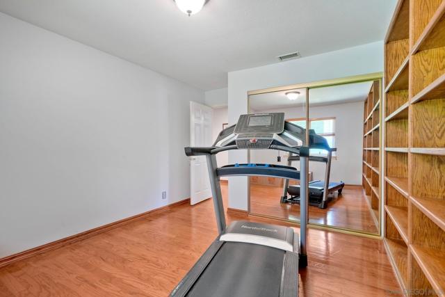 2183 Lundy Lake Dr, Escondido CA: https://media.crmls.org/mediaz/f3314ac7-c13b-4f71-a432-685b1c821b45.jpg