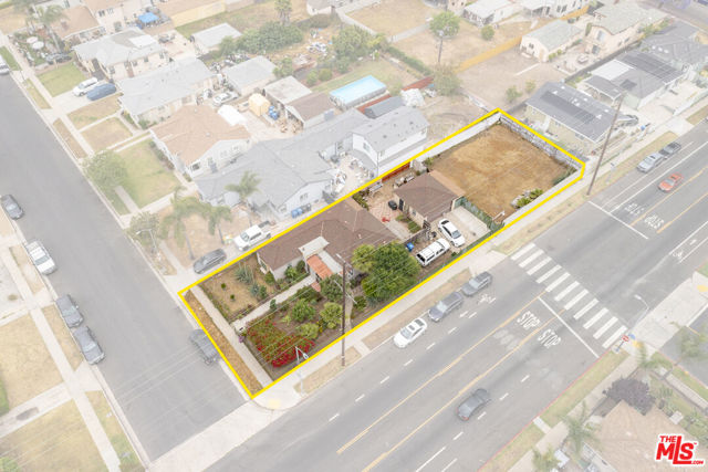 701 W 112th Street, Los Angeles CA: https://media.crmls.org/mediaz/f331e71e-08d3-44ff-b365-afd6cd612ddd.jpg