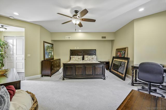 7335 El Fuerte St, Carlsbad CA: https://media.crmls.org/mediaz/f3321bd2-e119-42ba-a17b-7544dfc6dcc7.jpg