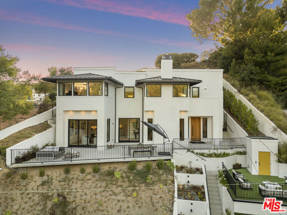 3101 Belden Drive — Contemporary