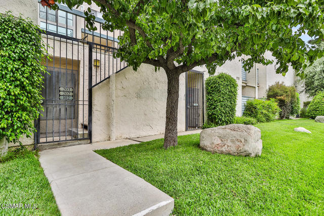18411 Hatteras Street, Tarzana CA: https://media.crmls.org/mediaz/f3329475-529d-4b17-9aa7-20d96fcd4a2c.jpg