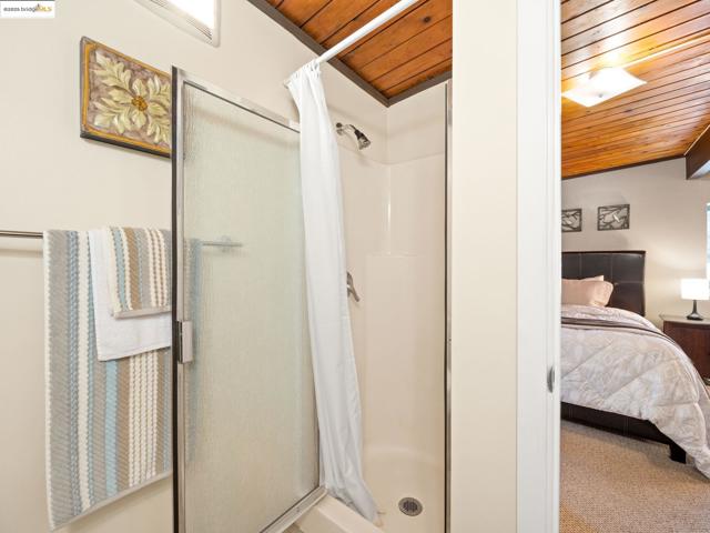 6866 Thornhill Dr, Oakland CA: https://media.crmls.org/mediaz/f332f17b-ef59-4b0b-9669-c1ddf72e74f3.jpg