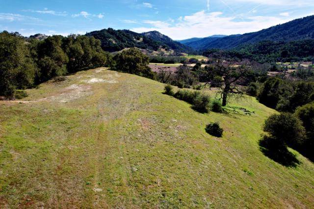 37 E Pronghorn Run, Carmel CA: https://media.crmls.org/mediaz/f333438b-43d8-42be-9bf7-25cc98e836f1.jpg