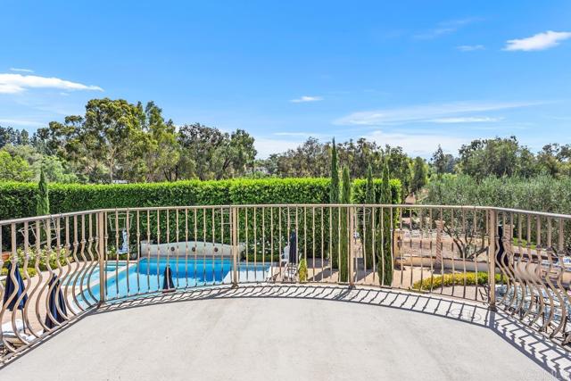 3433 Western Springs Rd, Encinitas CA: https://media.crmls.org/mediaz/f33378c1-5d8a-4a4c-812e-2e2ac30a2f08.jpg