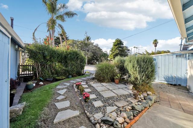 552 14th Avenue, Santa Cruz CA: https://media.crmls.org/mediaz/f333813c-3ad6-4c87-927c-fbec0cb30e09.jpg