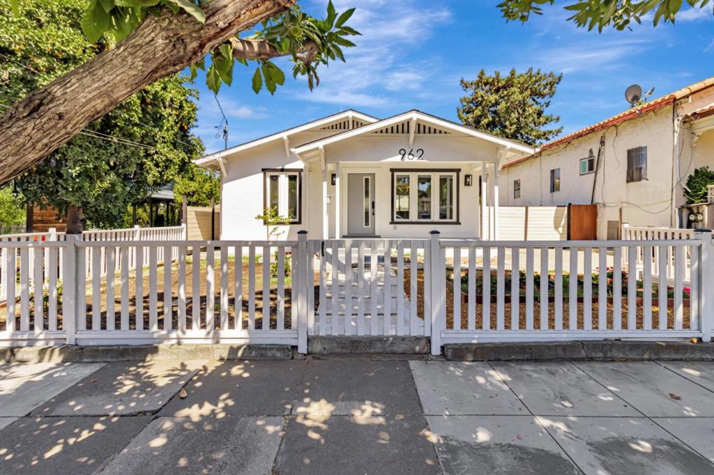 962 S 10th Street