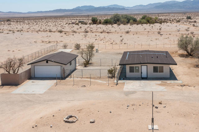 84417 Amboy Road, 29 Palms CA: https://media.crmls.org/mediaz/f333fdc9-a0bd-4995-bccb-3ef05b28cef4.jpg
