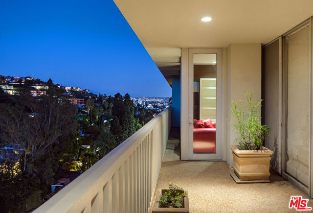 Image 4 of 22 For 9255 Doheny Road 1101