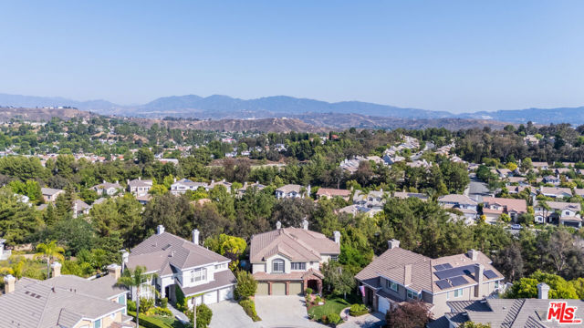 27350 Landon Place, Valencia CA: https://media.crmls.org/mediaz/f334636f-7d96-4861-808d-8b94e2b3e810.jpg