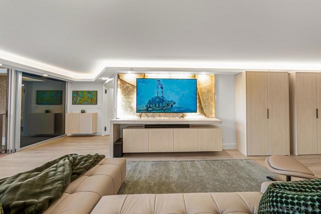 1820 Avenida Del Mundo, Coronado CA: https://media.crmls.org/mediaz/f334c5c7-57dc-44aa-8c59-88ae54def0e3.jpg