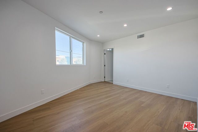 1636 Longwood Avenue, Los Angeles CA: https://media.crmls.org/mediaz/f334ec88-067b-4fba-83c6-e473c40e4d55.jpg