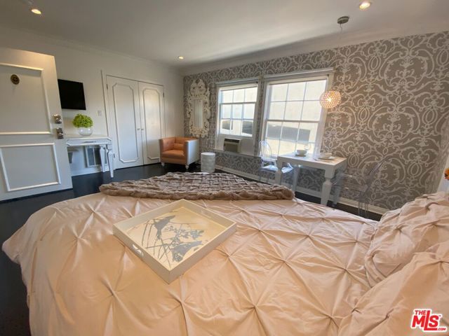 1724 El Cerrito Place, Los Angeles CA: https://media.crmls.org/mediaz/f33505bb-591c-4cd3-a1df-67f2f9867923.jpg