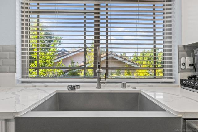 1363 Timberpond Dr, El Cajon CA: https://media.crmls.org/mediaz/f3353da4-35c3-4f25-b870-04b63d9d91d3.jpg