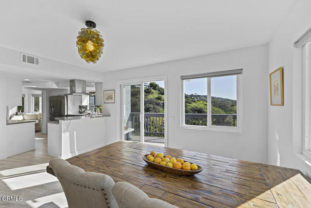 Detail Gallery Image 13 of 56 For 542 San Clemente Way, Camarillo,  CA 93010 - 4 Beds | 2/1 Baths