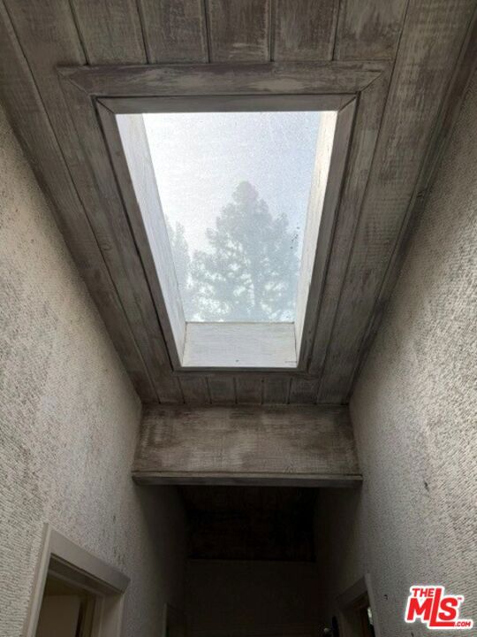 https://media.crmls.org/mediaz/f335f9c4-a9ae-4269-8913-db1ac1a3d69a.jpg?preset=X-Large
