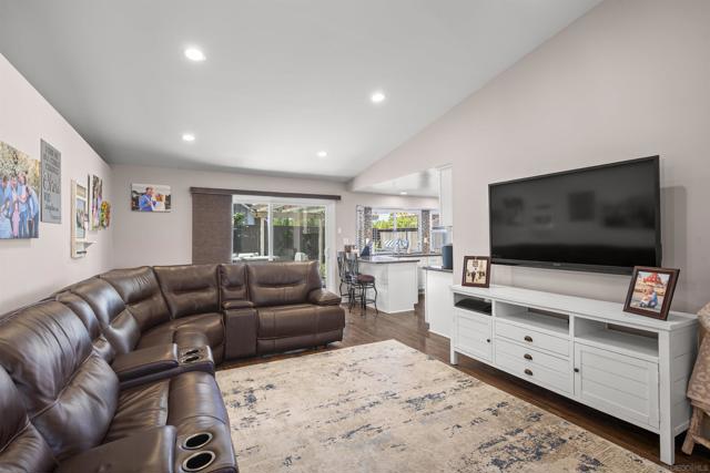 2208 Runabout Place, El Cajon CA: https://media.crmls.org/mediaz/f3368b4a-b11f-4af5-adeb-82dac73965e5.jpg