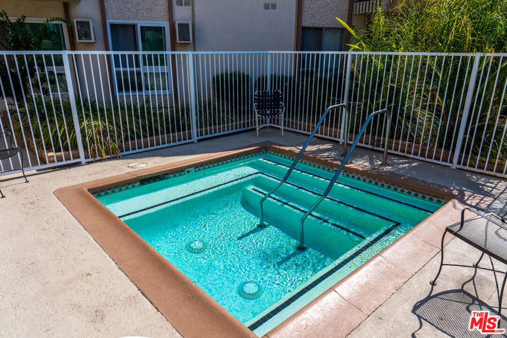 https://media.crmls.org/mediaz/f3381ad6-6a81-4472-89b3-ce5d7c18703c.jpg?preset=X-Large
