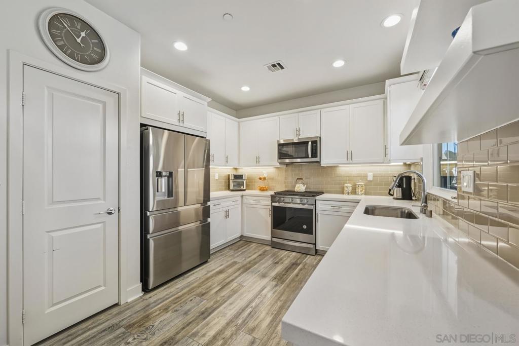 MLS #250043003SD image #5