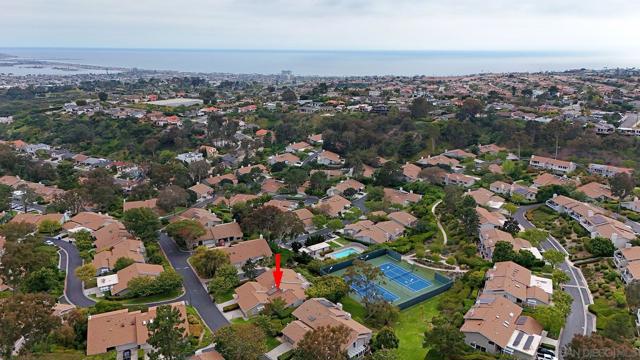 2162 Caminito Circulo Sur, La Jolla CA: https://media.crmls.org/mediaz/f3388e8c-78b0-4779-82c0-6df34753f34d.jpg