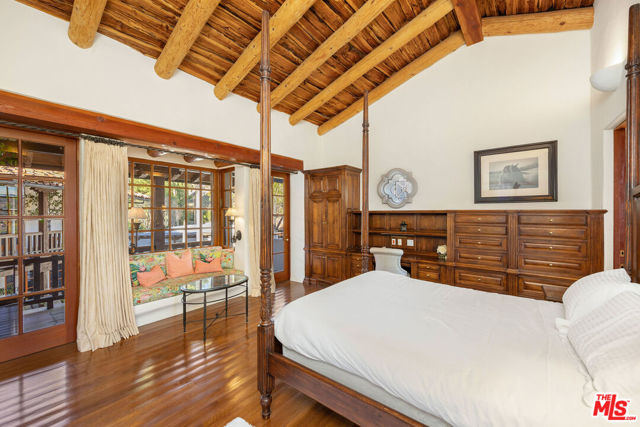 25127 Jim Bridger Road, Hidden Hills CA: https://media.crmls.org/mediaz/f3395a71-3323-4e48-b793-5b69ddb71bac.jpg