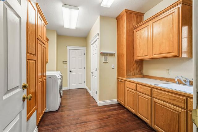 729 Montevino Dr, Pleasanton CA: https://media.crmls.org/mediaz/f3397c36-5358-4cfc-aebc-8989f4cc1639.jpg