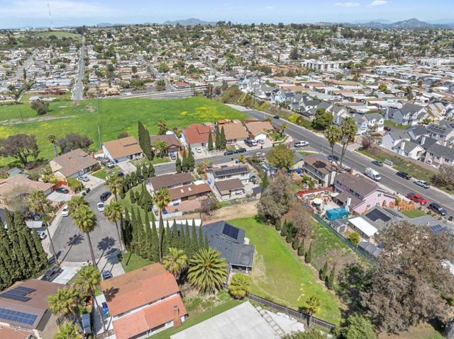 6065 Nancita Ct, San Diego CA: https://media.crmls.org/mediaz/f3398e61-8534-4e1a-91c0-3982e8b70793.jpg