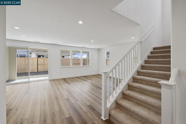 8121 Vessel Way, Sacramento CA: https://media.crmls.org/mediaz/f339b035-8aa3-44bb-bd39-fdc8c699a76e.jpg