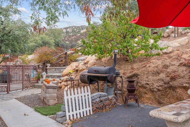 2410 Mount Elena Way, Jamul CA: https://media.crmls.org/mediaz/f33a034c-3244-439d-af01-c10993821c52.jpg