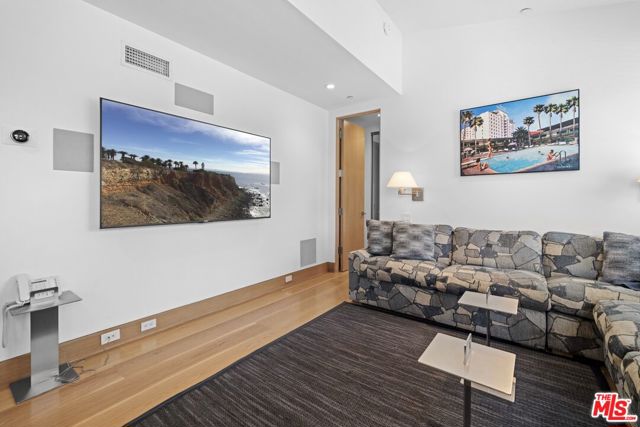 24380 Malibu Road, Malibu CA: https://media.crmls.org/mediaz/f33b6d2a-ef30-41c3-baa8-b62ae2af956c.jpg