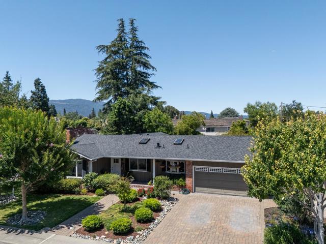 2726 Saint Giles Lane, Mountain View CA: https://media.crmls.org/mediaz/f33ba4d8-d148-48c9-b3ba-e77da652c380.jpg