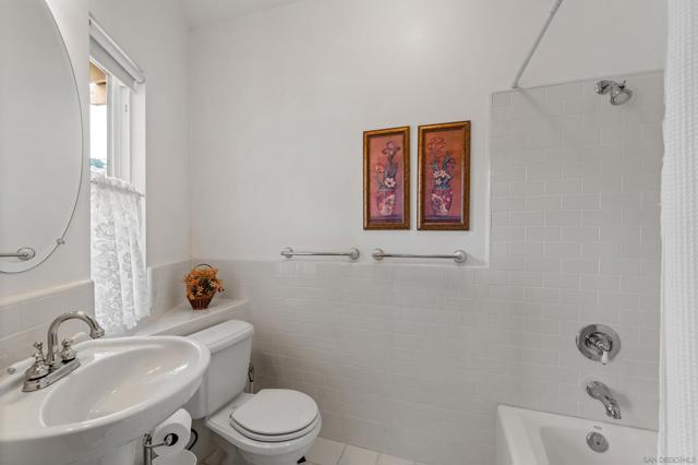 6132 Rainbow Heights Rd, Fallbrook CA: https://media.crmls.org/mediaz/f33bc161-1634-4c8e-8721-d920b6cd7130.jpg