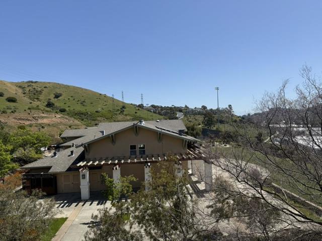121 Crescent Court, Brisbane CA: https://media.crmls.org/mediaz/f33bccd4-5da4-4f7c-a46a-78ac6edacf53.jpg