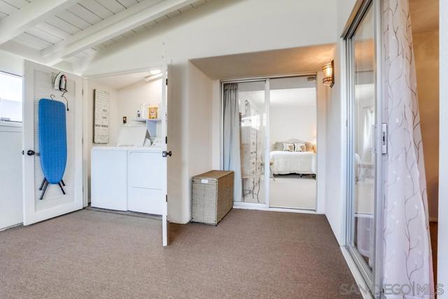 16555 Caminito Vecinos, San Diego CA: https://media.crmls.org/mediaz/f33c06f3-53d5-49c1-94bd-20e86ace6162.jpg
