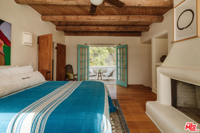 2865 Marquette Drive, Topanga CA: https://media.crmls.org/mediaz/f33cbbe7-d43b-40ff-9211-1e7a4f21c91f.jpg