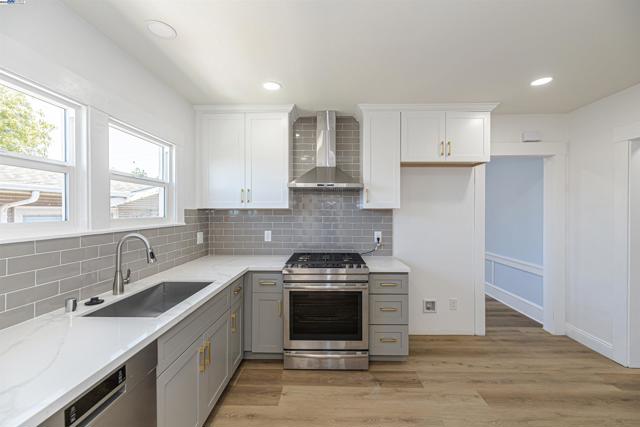 4015 SAN JUAN ST, Oakland CA: https://media.crmls.org/mediaz/f33d3806-54c9-4949-b4b7-78c695bfd64e.jpg