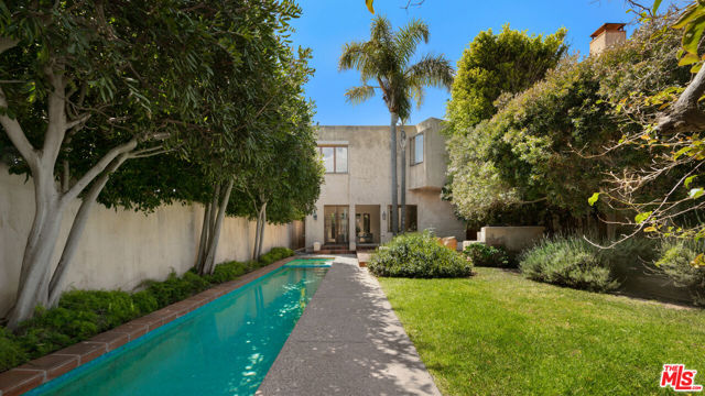 23349 Malibu Colony Road, Malibu CA: https://media.crmls.org/mediaz/f33ec324-9900-4d77-8a14-25a4b62b92fe.jpg