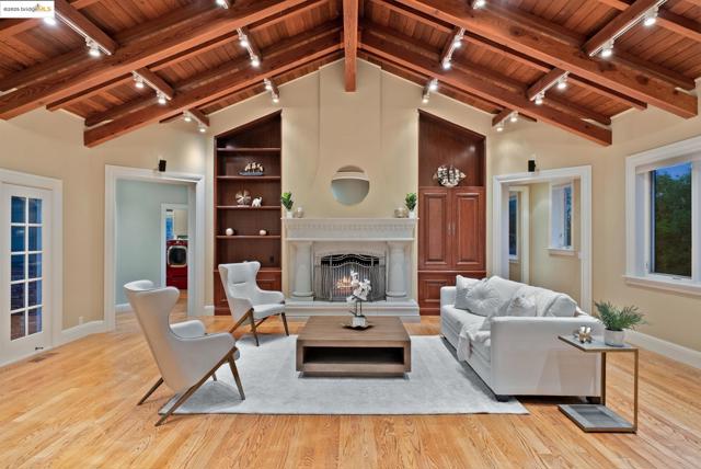 9 Burton Vista Ct, Lafayette CA: https://media.crmls.org/mediaz/f33f7275-ae08-4be6-ae08-3da7f3f1b3d8.jpg