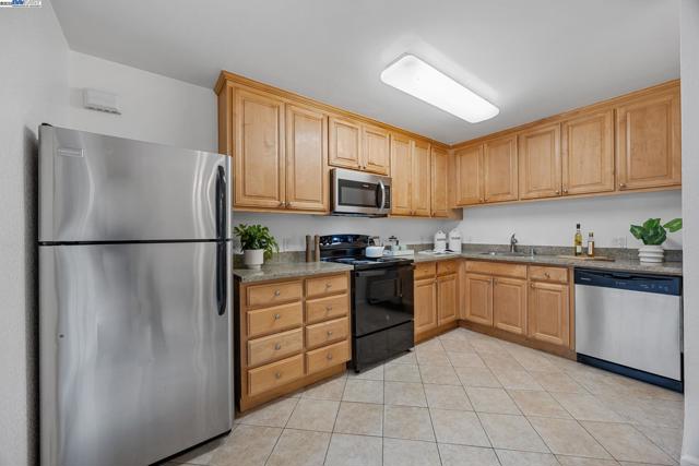Image 10 of 33 For 720 Fargo Ave  14