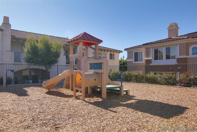 12680 Creekview Drive, San Diego CA: https://media.crmls.org/mediaz/f33fdcf6-43d2-4606-8410-c8aec6be8f7c.jpg