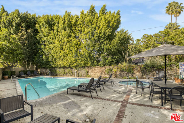 13331 Moorpark Street, Sherman Oaks CA: https://media.crmls.org/mediaz/f33fe040-6f6f-42a0-80b3-8f55be71344f.jpg