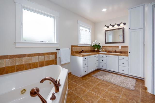 1207 Danmann Avenue, Pacifica CA: https://media.crmls.org/mediaz/f34004eb-d8ea-43f4-a1a6-6ae35308412f.jpg