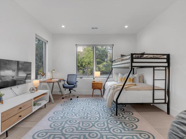 60 Glengarry Way, Hillsborough CA: https://media.crmls.org/mediaz/f3409df1-fb86-4066-b54d-4d614fb5526a.jpg