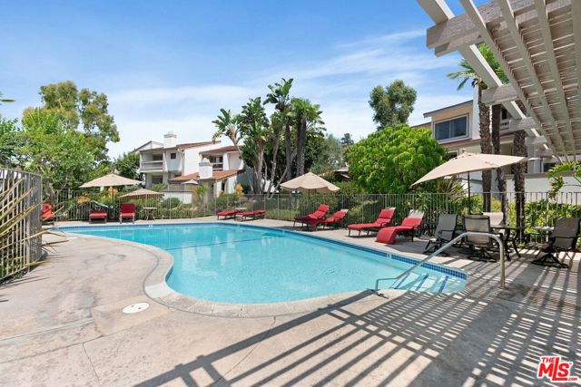 17114 Palisades Circle, Pacific Palisades CA: https://media.crmls.org/mediaz/f3418162-0bd1-460a-9923-15888c829f15.jpg