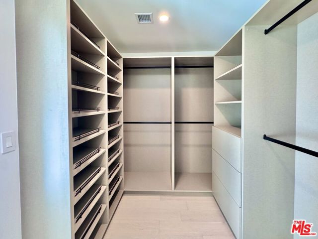 4040 Cartwright Avenue, Studio City CA: https://media.crmls.org/mediaz/f3422c62-be99-4b8b-9484-b7b3ecf6996a.jpg