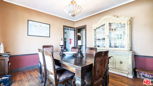 1277 S Orange Drive, Los Angeles CA: https://media.crmls.org/mediaz/f34287e6-ec1c-4d6e-994e-dc9f9b4a7766.jpg