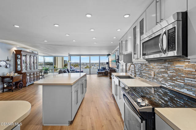 4335 Marina City, Marina del Rey CA: https://media.crmls.org/mediaz/f342a89c-9fb4-4f37-a315-7b0c3fd8ae1c.jpg